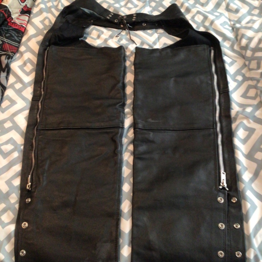 Men’s Leather Riding Chaps - Picture 2 of 3